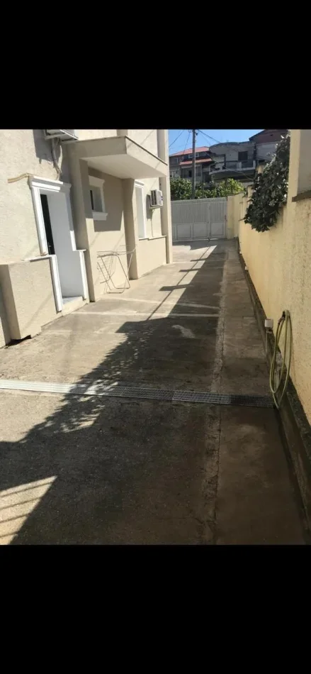Tirane, jepet me qera apartament 1+1 Kati 1, 70 m² 400 € (Tregu Elektrik)