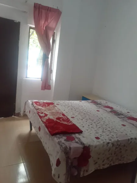 Jap qera apartament 1+1 Kati 1, 50 m² 250€ (Rruga Muhamed Deliu)