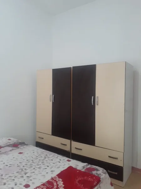 Jap qera apartament 1+1 Kati 1, 50 m² 250€ (Rruga Muhamed Deliu)