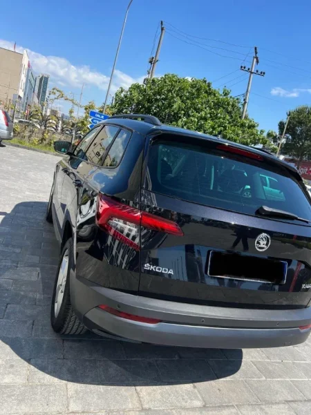 Tirane, shitet Skoda karroq Nafte, e zeze Klima 175.000 km 17.500 €