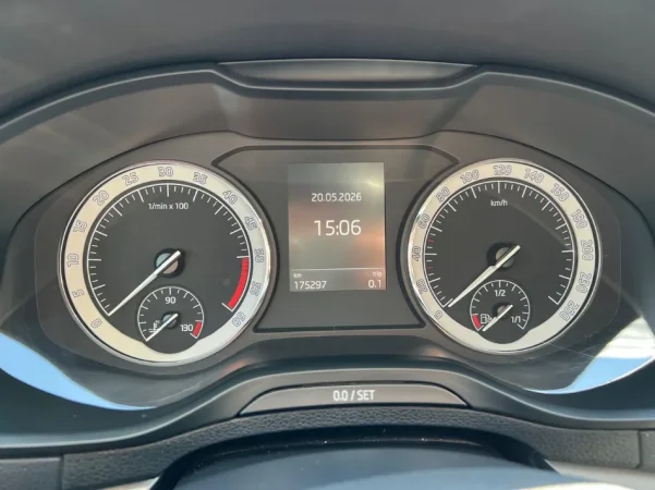 Tirane, shitet Skoda karroq Nafte, e zeze Klima 175.000 km 17.500 €