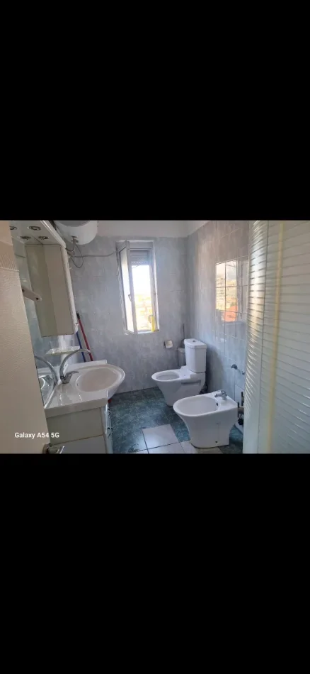 Tirane, jepet me qera nga Pronari, pa-komision apartament 2+1+Ballkon Kati 5, 85 m² 450 € (Ferit Xhajko)