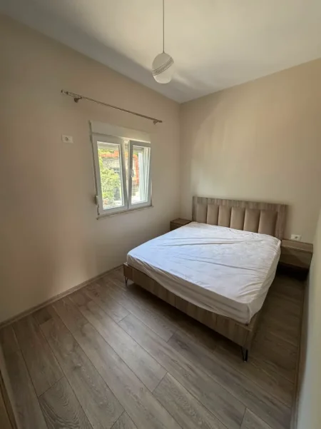 Tirane, jepet me qera apartament 1+1+Ballkon + parkim kati  2, 62 m²  cmimi  350  (Rruga aleks caci)