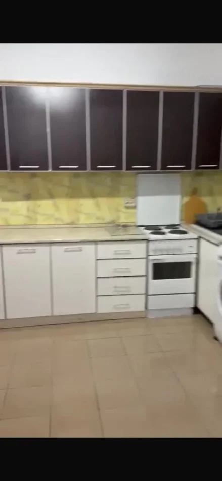Tirane, jepet me qera apartament 2+1 Kati 1, 90 m² 350 € (Rruga 5 Maji)