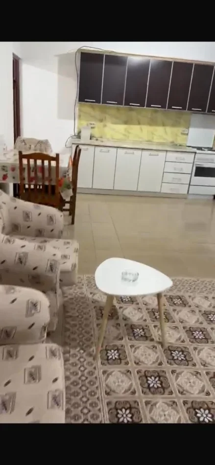 Tirane, jepet me qera apartament 2+1 Kati 1, 90 m² 350 € (Rruga 5 Maji)