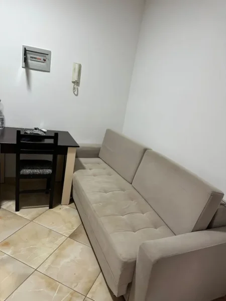 Tirane, jepet me qera apartament 1+1 Kati 1, 65 m² 350 € (Qyteti Studenti)