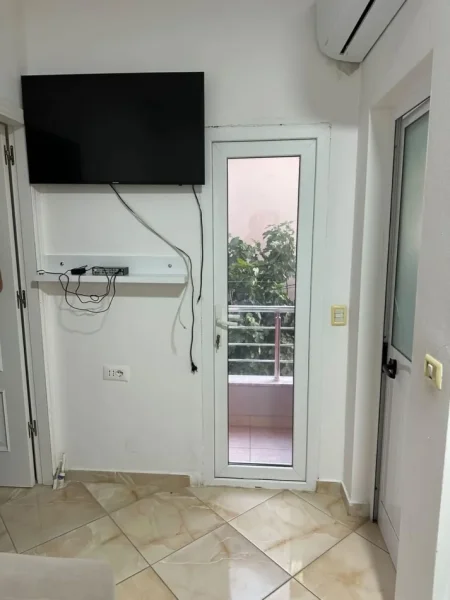 Tirane, jepet me qera apartament 1+1 Kati 1, 65 m² 350 € (Qyteti Studenti)