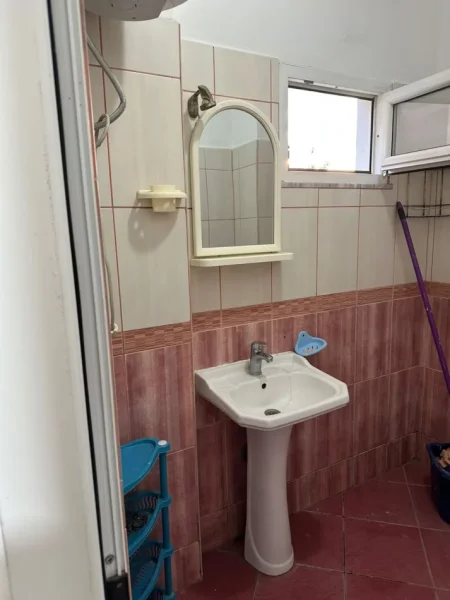 Tirane, jepet me qera apartament 1+1 Kati 1, 65 m² 350 € (Qyteti Studenti)