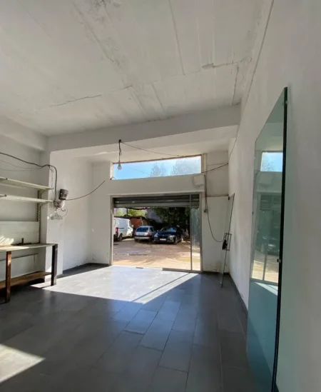 Tirane, jepet me qera ambjent biznesi Kati 1, 50 m² 350 € (Astir)