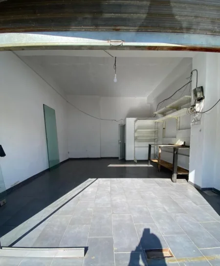 Tirane, jepet me qera ambjent biznesi Kati 1, 50 m² 350 € (Astir)