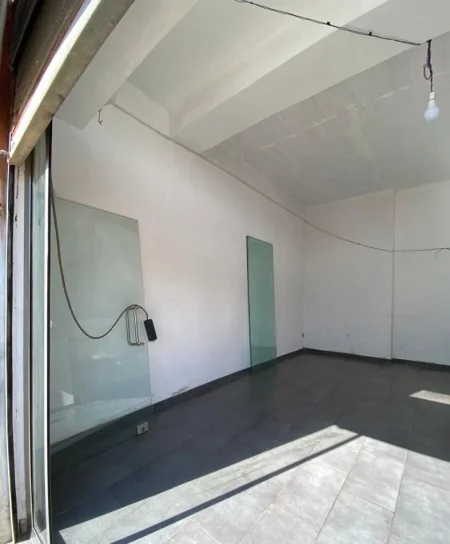 Tirane, jepet me qera ambjent biznesi Kati 1, 50 m² 350 € (Astir)