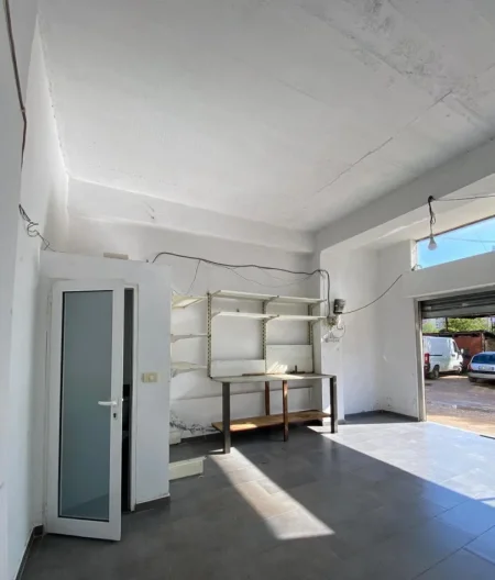 Tirane, jepet me qera ambjent biznesi Kati 1, 50 m² 350 € (Astir)