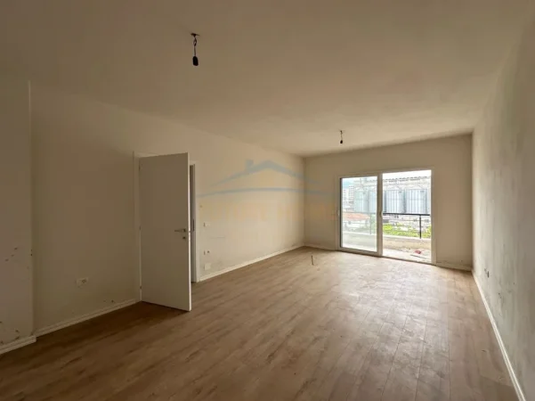 Tirane, shitet apartament 2+1+Ballkon Kati 3, 85 m² 135.000 € (Yzberisht)