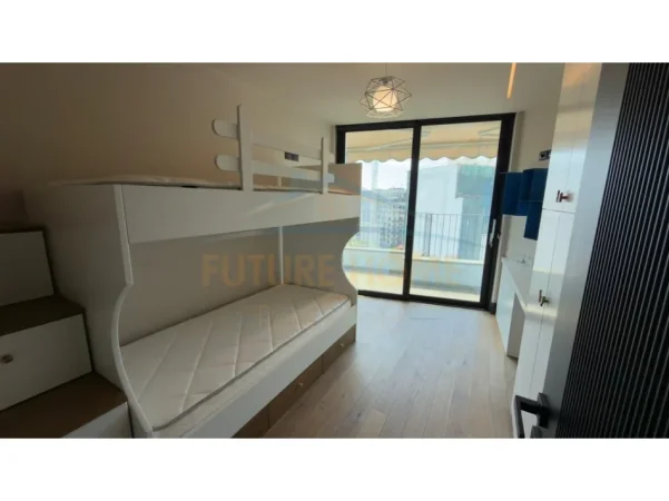 Tirane, jepet me qera apartament 3+1+Ballkon Kati 8, 225 m² 1.300 € (Unaza e Re)