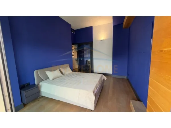 Tirane, jepet me qera apartament 3+1+Ballkon Kati 8, 225 m² 1.300 € (Unaza e Re)