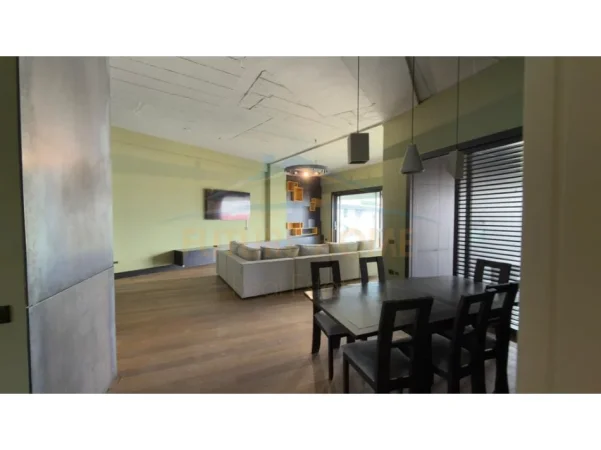 Tirane, jepet me qera apartament 3+1+Ballkon Kati 8, 225 m² 1.300 € (Unaza e Re)