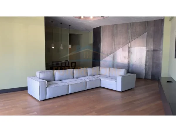 Tirane, jepet me qera apartament 3+1+Ballkon Kati 8, 225 m² 1.300 € (Unaza e Re)