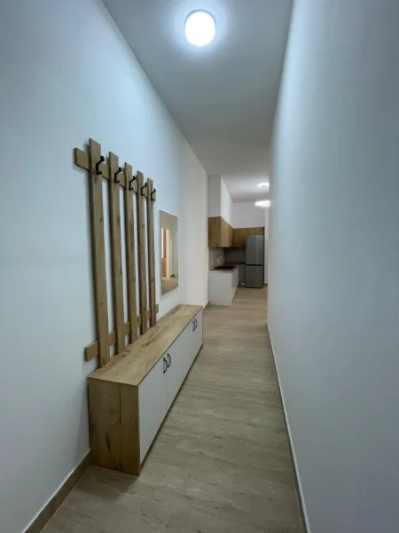 Tirane, jepet me qera apartament 1+1 Kati 4, 75 m² 750 € (KOMPLEKSI DELIJORGJI)