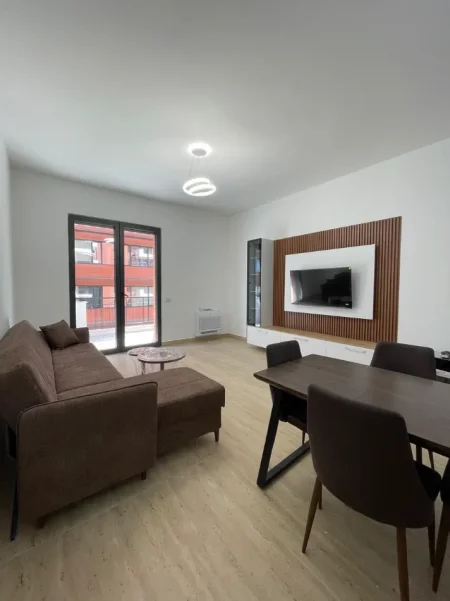 Tirane, jepet me qera apartament 1+1 Kati 4, 75 m² 750 € (KOMPLEKSI DELIJORGJI)