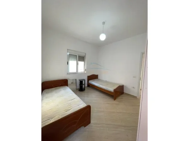 Tirane, jepet me qera apartament 2+1+Ballkon Kati 2, 110 m² 400 € (Kodra e Priftit)