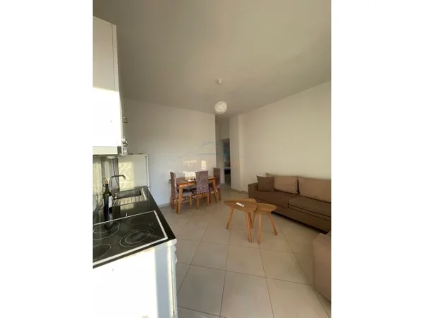 Tirane, jepet me qera apartament 2+1+Ballkon Kati 2, 110 m² 400 € (Kodra e Priftit)
