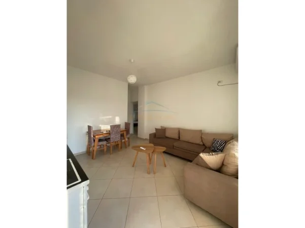 Tirane, jepet me qera apartament 2+1+Ballkon Kati 2, 110 m² 400 € (Kodra e Priftit)