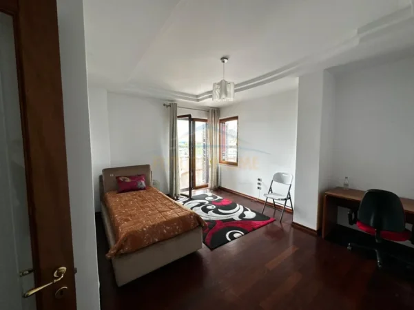Tirane, jepet me qera apartament 4+1+Ballkon Kati 10, 381 m² (Blloku)