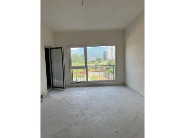 Tirane, jepet me qera apartament 1+1 Kati 1, 65 m² 600 € (Jordan Misja)