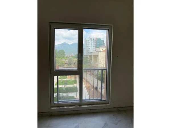 Tirane, jepet me qera apartament 1+1 Kati 1, 65 m² 600 € (Jordan Misja)