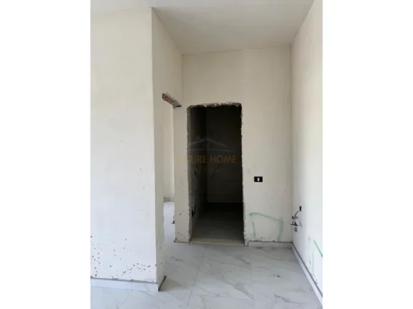 Tirane, jepet me qera apartament 1+1 Kati 1, 65 m² 600 € (Jordan Misja)