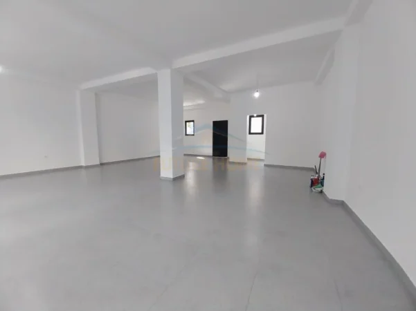 Tirane, shitet ambjent biznesi Kati 0, 108 m² 315.000 € (21 Dhjetori)