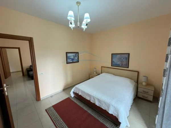 Tirane, jepet me qera apartament 2+1+Ballkon Kati 3, 90 m² 700 € (Garda)