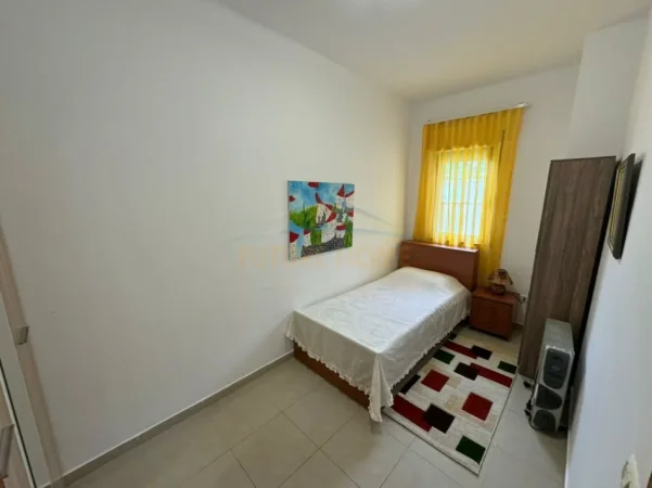 Tirane, jepet me qera apartament 2+1+Ballkon Kati 3, 90 m² 700 € (Garda)