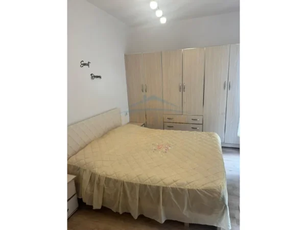 Tirane, jepet me qera apartament 1+1 Kati 5, 55 m² 600 € (Ish Fusha e Aviacionit)