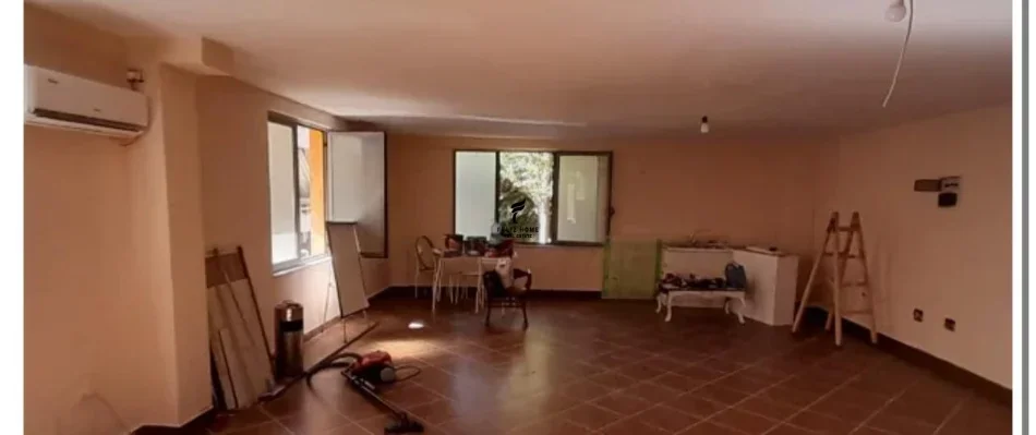 Tirane, jepet me qera zyre Kati 1, 75 m² 500 € (KODRA E DIELLIT)
