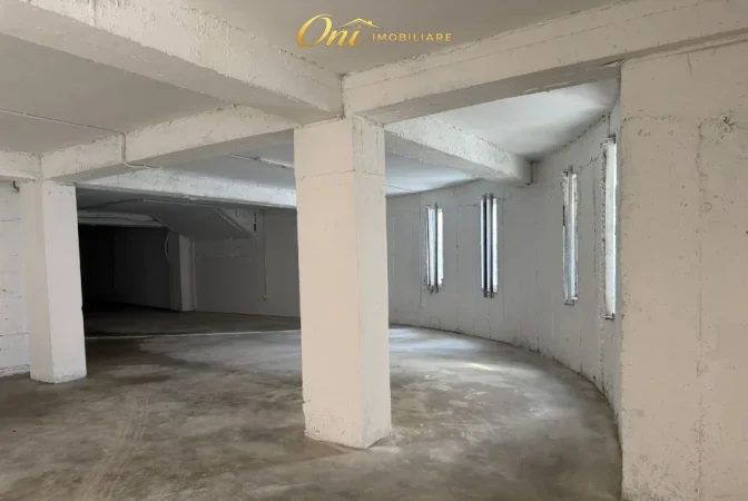 Tirane, jepet me qera magazine , 500 m² 2.000 € (ISH NEWS 24)