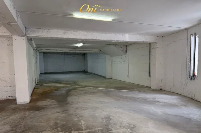 Tirane, jepet me qera magazine , 500 m² 2.000 € (ISH NEWS 24)