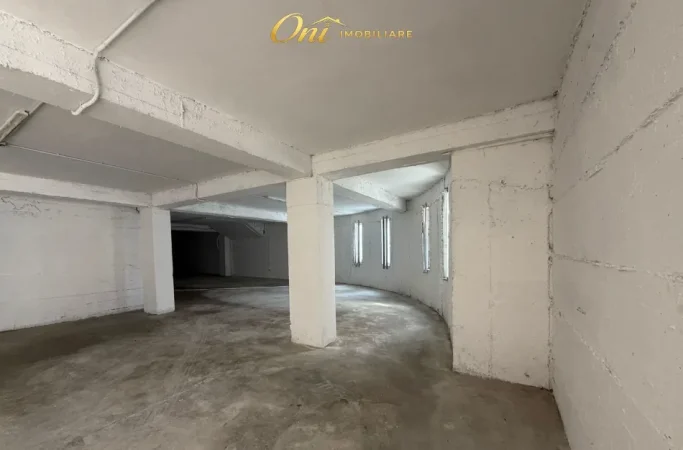 Tirane, jepet me qera magazine , 500 m² 2.000 € (ISH NEWS 24)