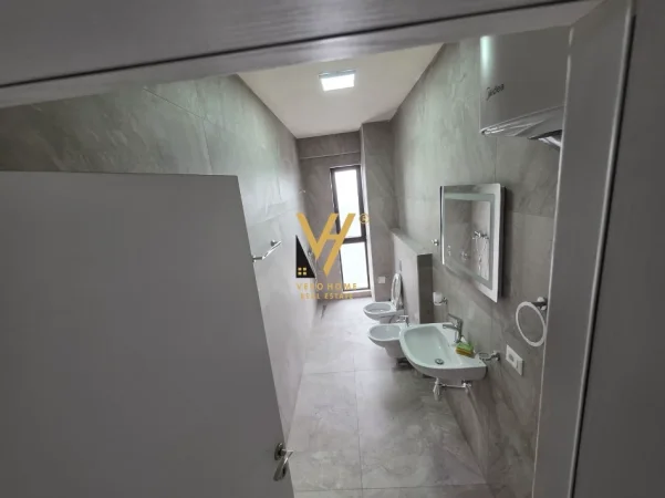 Tirane, jepet me qera apartament 2+1+Ballkon Kati 9, 90 m² 620 € (QSUT)