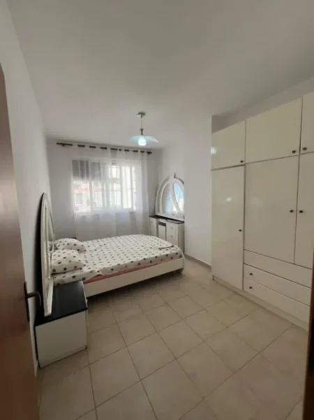 Tirane, jepet me qera apartament 2+1 Kati 3, 90 m² 450 € 