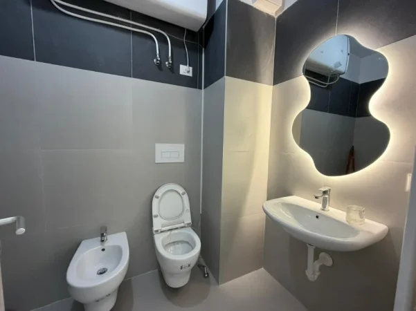 Tirane, jepet me qera apartament 3+1 Kati 2, 131 m² 800 € (Astiri)