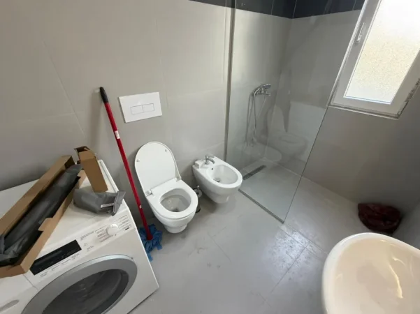 Tirane, jepet me qera apartament 3+1 Kati 2, 131 m² 800 € (Astiri)