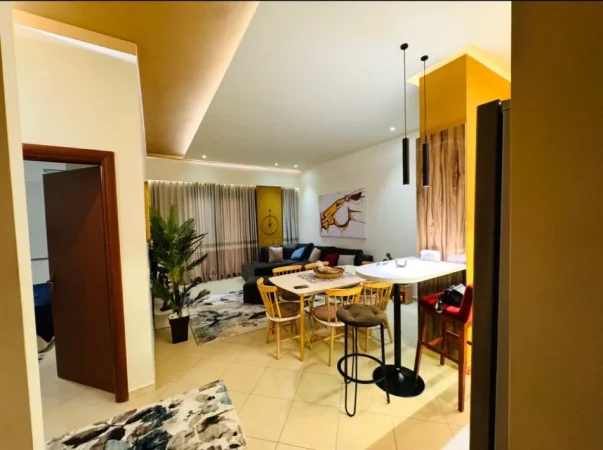 Tirane, jepet me qera 1+1 Kati 2, 70 m² 650 € 