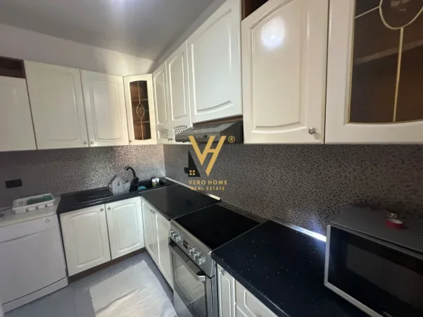 Tirane, jepet me qera apartament 2+1+Ballkon Kati 4, 100 m² 720 € (VASIL SHANTO)