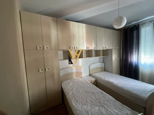 Tirane, jepet me qera apartament 2+1+Ballkon Kati 4, 100 m² 720 € (VASIL SHANTO)