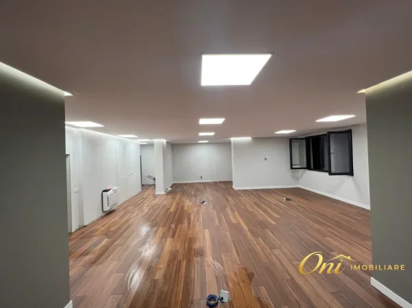 Tirane, jepet me qera zyre Kati 1, 140 m² 1.700 € (PRANE SHALLVAREVE)