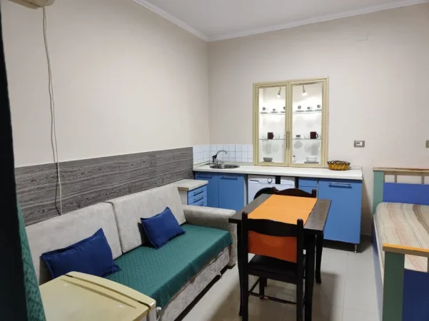 Tirane, jepet me qera garsonier Kati 1, 40 m² 300 € (MEDRESEJA)