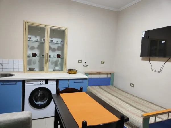 Tirane, jepet me qera garsonier Kati 1, 40 m² 300 € (MEDRESEJA)