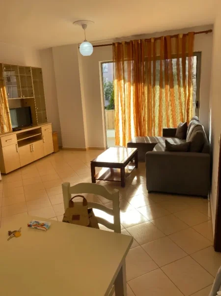Tirane, jepet me qera apartament 1+1+Aneks+Ballkon Kati 2, 72 m² 330 € (kashar)