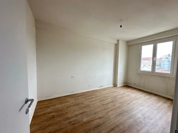 Tirane, shitet apartament 2+1+Ballkon Kati 3, 87 m² 130.000 € (Yzberisht)
